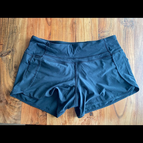 Lululemon run times short size 6 - Picture 4 of 5